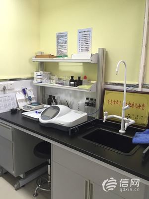 学校食堂机器人主厨上岗 从一粒花椒溯源到智能餐饮新时代