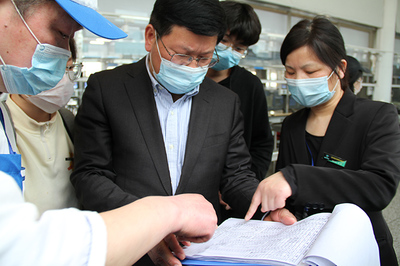 校领导深入学生食堂开展食品卫生安全专项检查